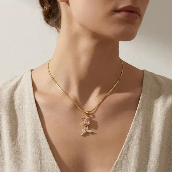 Women wearing anti tarnish stainless steel floral necklace for daily wear